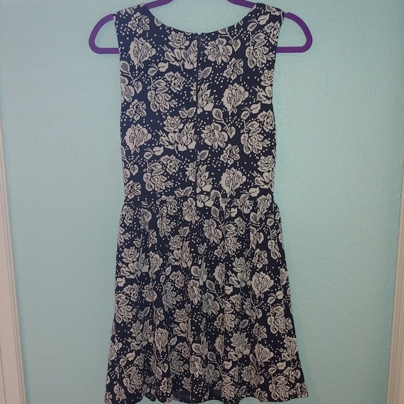 Dress - Picture 2 of 5